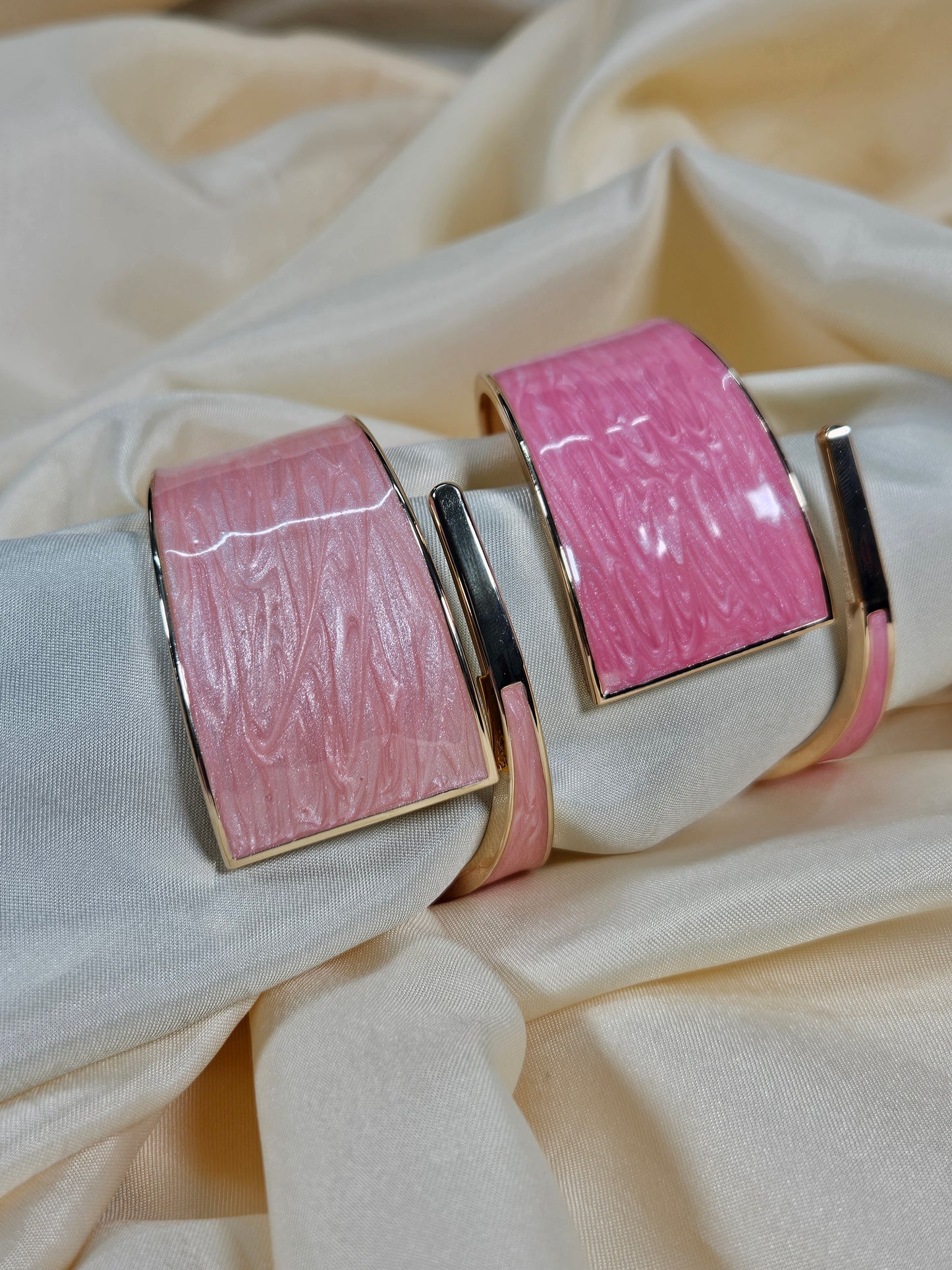 Leyla Pink Luxury Enamel Bracelet – Openable Size 2.2–2.8 | Waterproof, Sweat-Proof, Hypoallergenic, Anti Tarnish