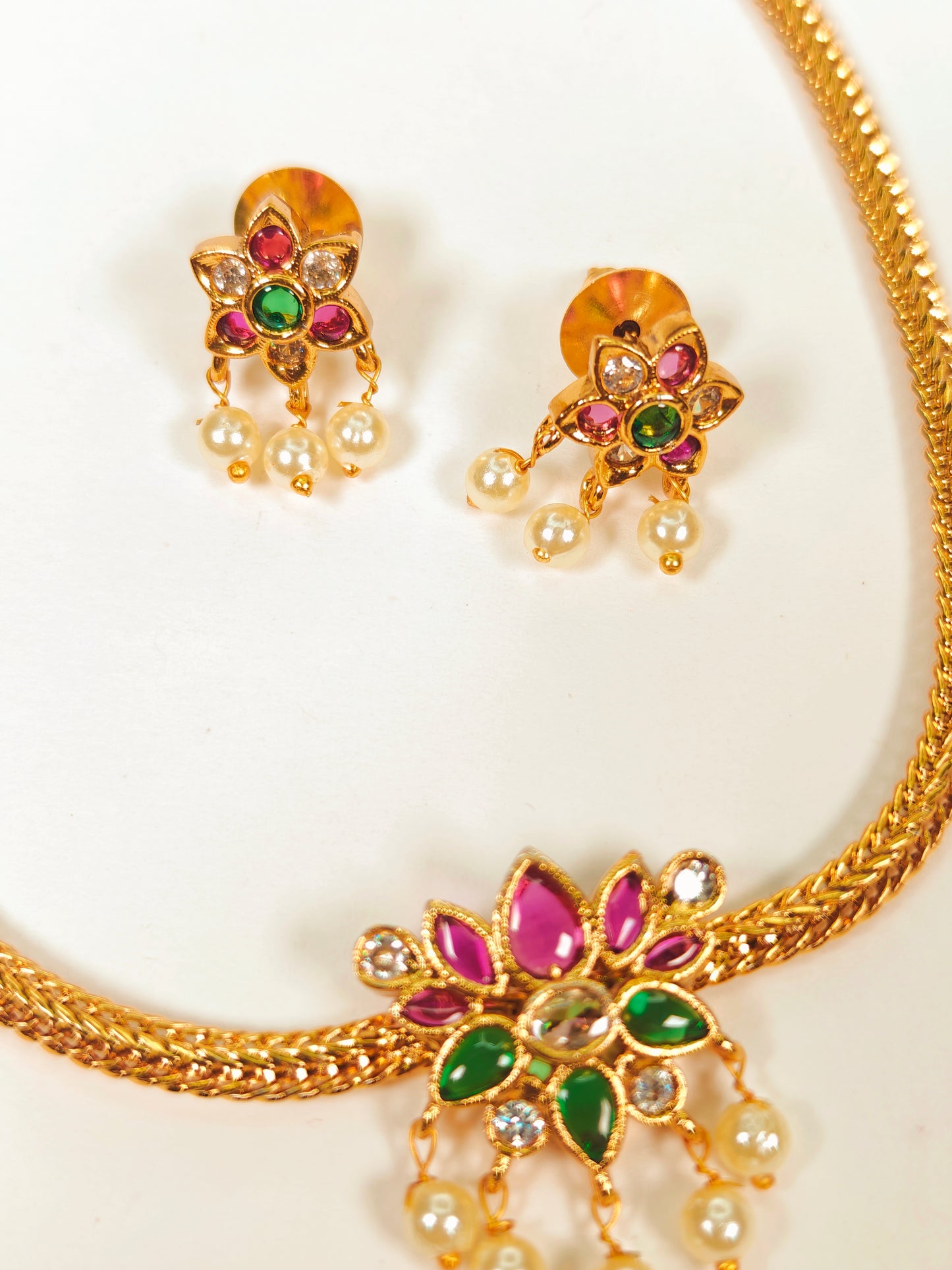 Evaarah Pendant Set