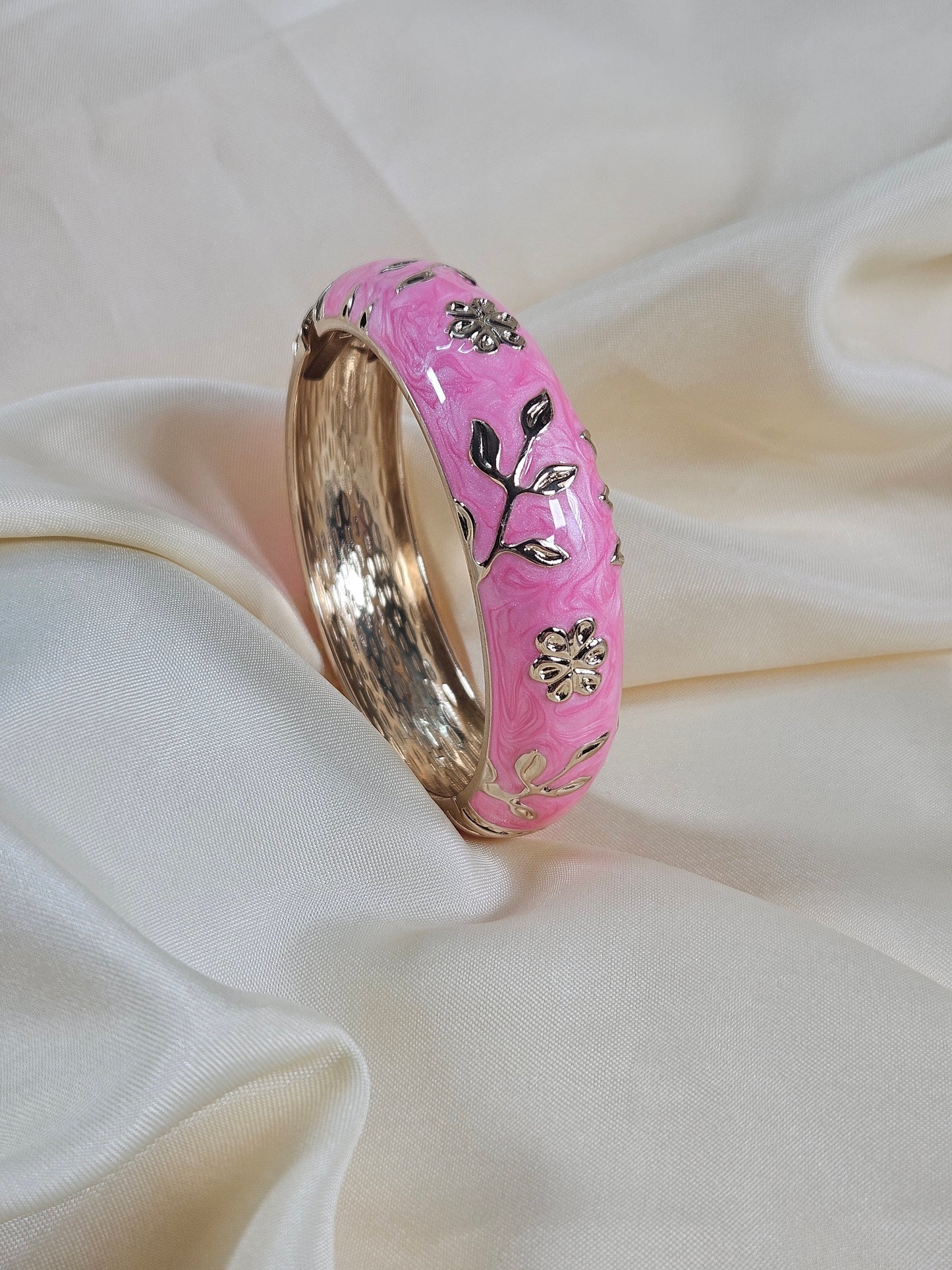 Aylin Luxury Enamel Bracelet – Openable Size 2.2–2.8 | Waterproof, Sweat-Proof, Hypoallergenic, Anti Tarnish