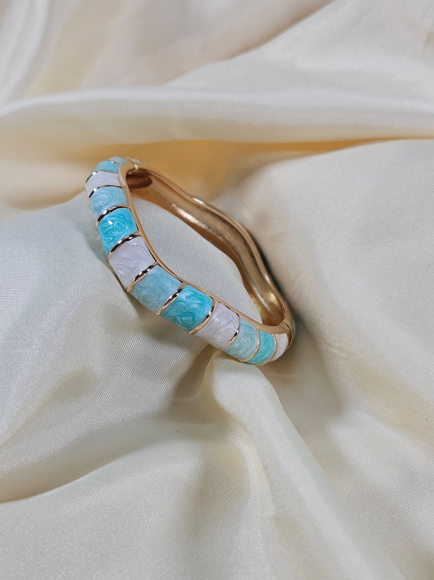 Ceren Luxury Enamel Bracelet – Openable Size 2.2–2.8 | Waterproof, Sweat-Proof, Hypoallergenic, Anti Tarnish