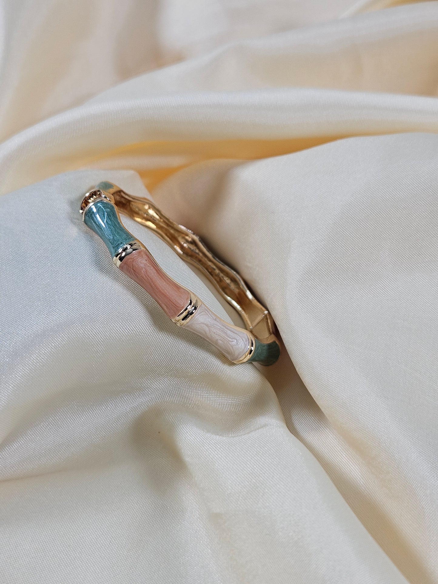 Maryam Luxury Enamel Bracelet – Openable Size 2.2–2.8 | Waterproof, Sweat-Proof, Hypoallergenic, Anti Tarnish