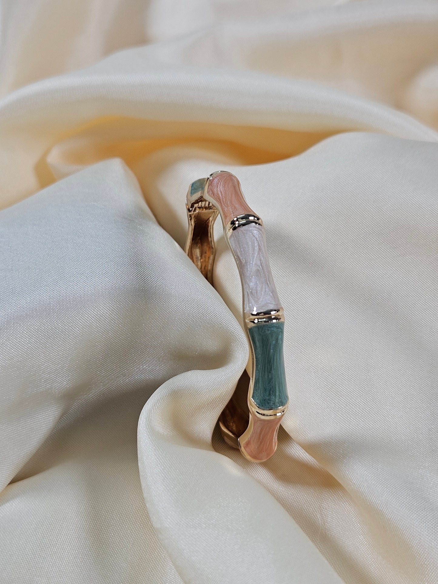 Maryam Luxury Enamel Bracelet – Openable Size 2.2–2.8 | Waterproof, Sweat-Proof, Hypoallergenic, Anti Tarnish