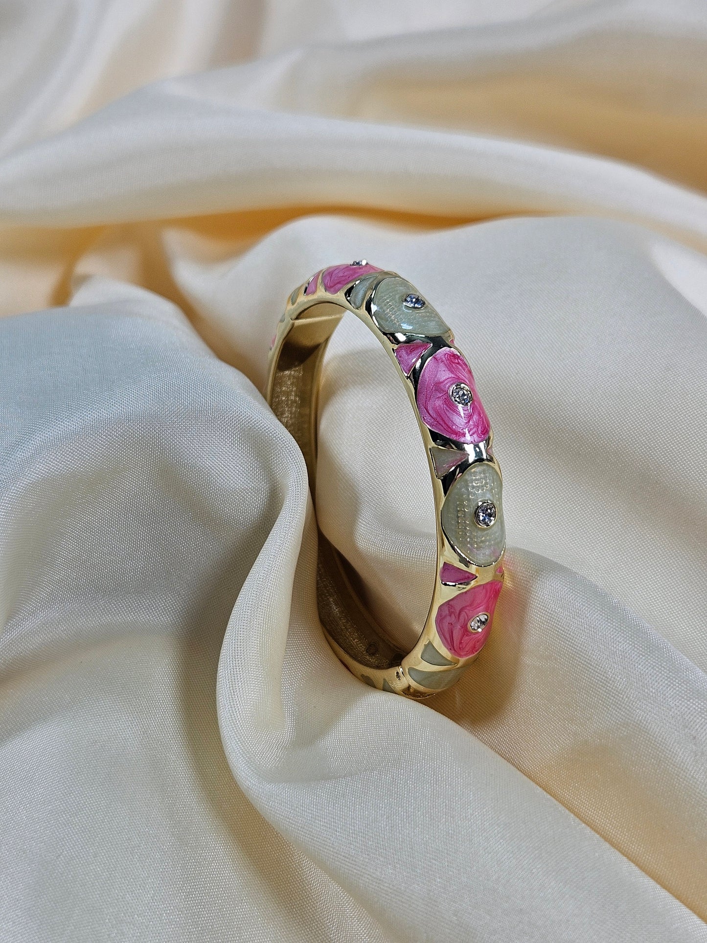 Defne Luxury Enamel Bracelet – Openable Size 2.2–2.8 | Waterproof, Sweat-Proof, Hypoallergenic, Anti Tarnish