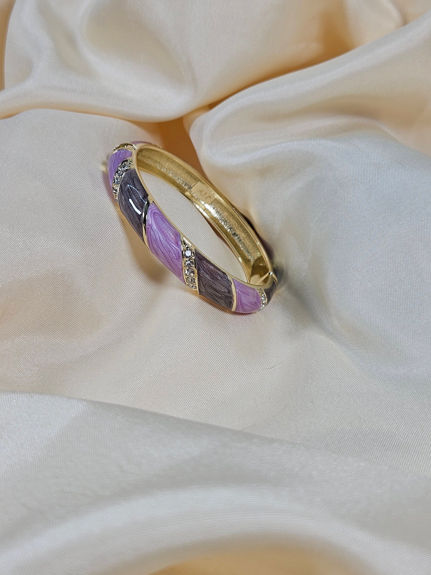 Beste Luxury Enamel Bracelet – Openable Size 2.2–2.8 | Waterproof, Sweat-Proof, Hypoallergenic, Anti Tarnish