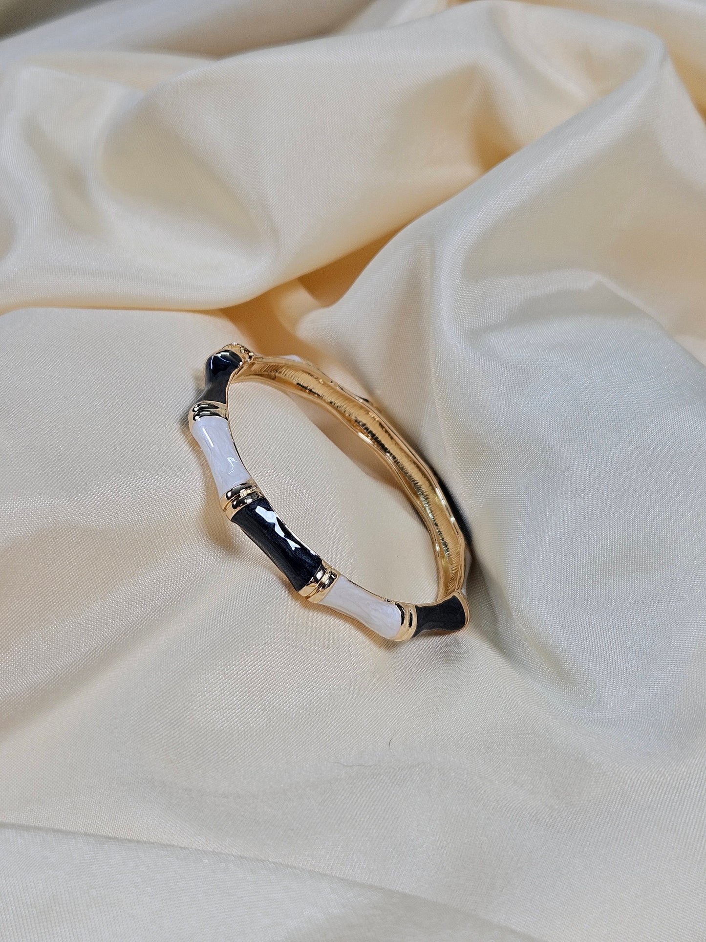 Maryam Luxury Enamel Bracelet – Openable Size 2.2–2.8 | Waterproof, Sweat-Proof, Hypoallergenic, Anti Tarnish