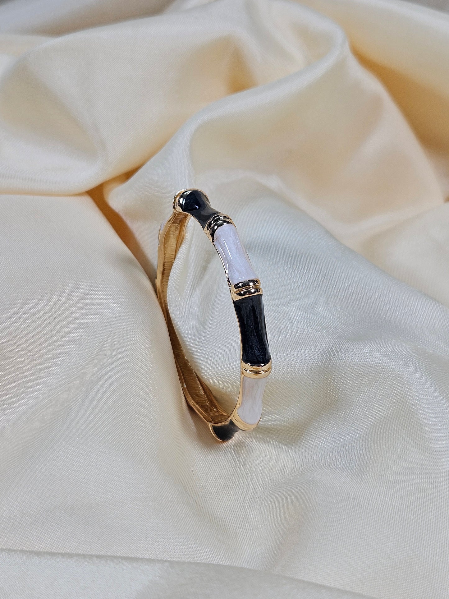 Maryam Luxury Enamel Bracelet – Openable Size 2.2–2.8 | Waterproof, Sweat-Proof, Hypoallergenic, Anti Tarnish