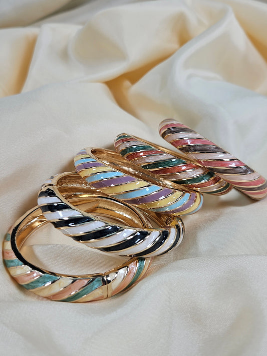 Zeynep Luxury Enamel Bracelet – Openable Size 2.2–2.8 | Waterproof, Sweat-Proof, Hypoallergenic, Anti Tarnish