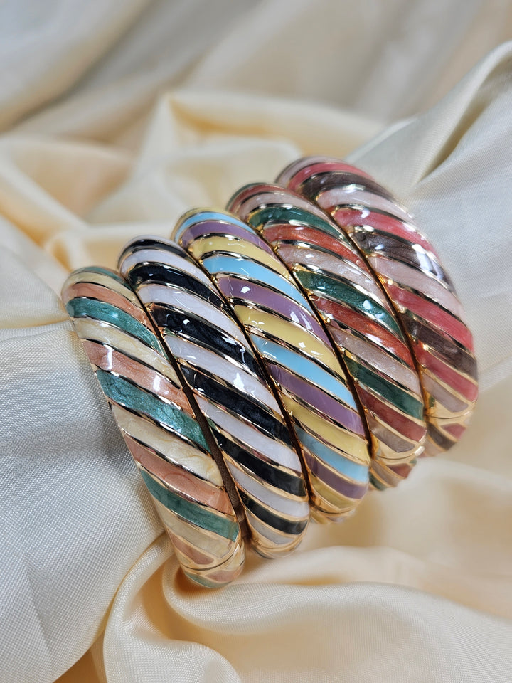 Zeynep Luxury Enamel Bracelet – Openable Size 2.2–2.8 | Waterproof, Sweat-Proof, Hypoallergenic, Anti Tarnish