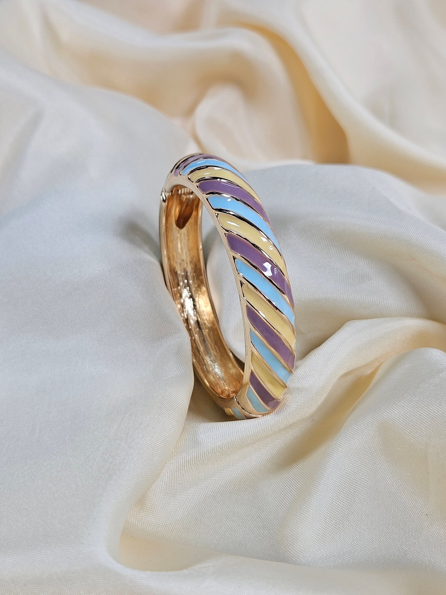 Zeynep Luxury Enamel Bracelet – Openable Size 2.2–2.8 | Waterproof, Sweat-Proof, Hypoallergenic, Anti Tarnish