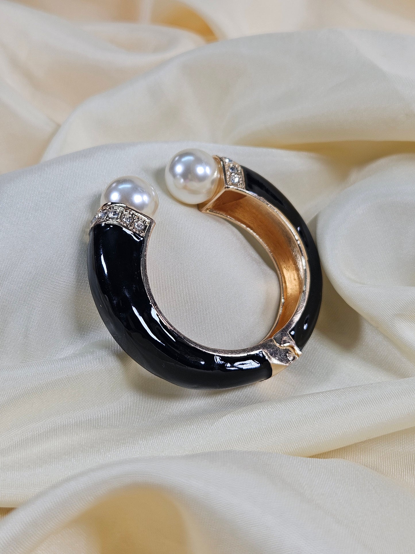 Derya Luxury Enamel Bracelet – Openable Size 2.2–2.8 | Waterproof, Sweat-Proof, Hypoallergenic, Anti Tarnish