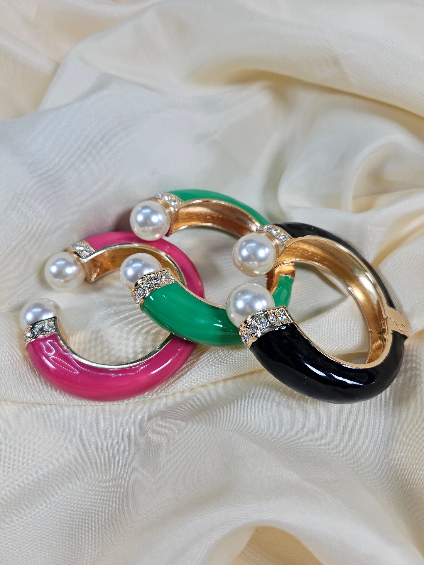 Derya Luxury Enamel Bracelet – Openable Size 2.2–2.8 | Waterproof, Sweat-Proof, Hypoallergenic, Anti Tarnish