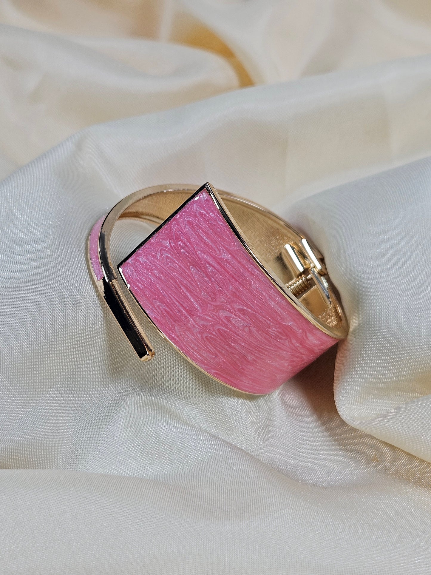 Leyla Pink Luxury Enamel Bracelet – Openable Size 2.2–2.8 | Waterproof, Sweat-Proof, Hypoallergenic, Anti Tarnish