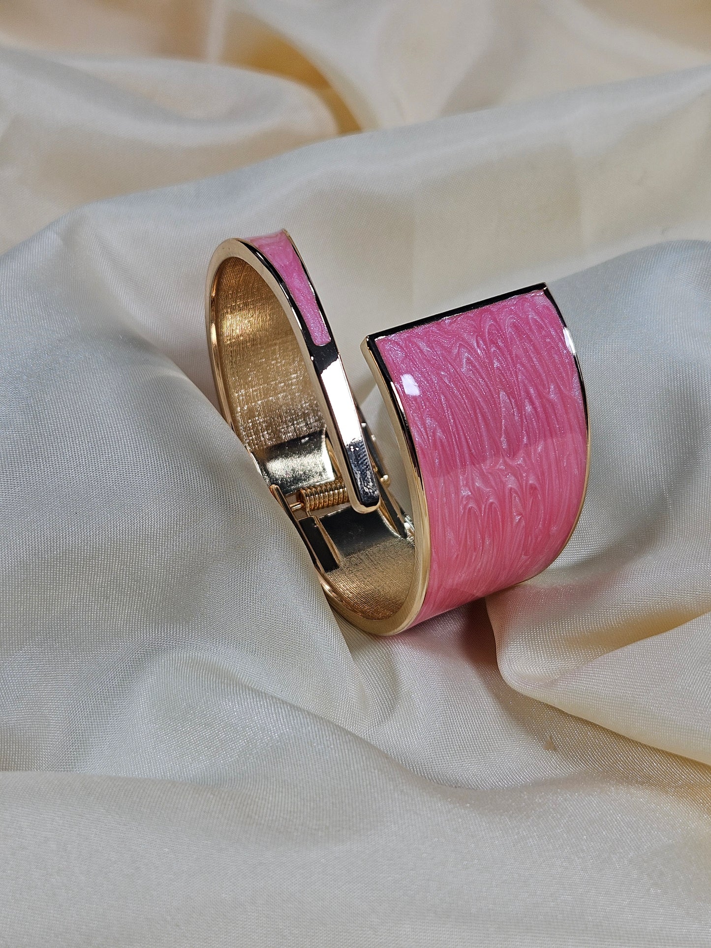 Leyla Pink Luxury Enamel Bracelet – Openable Size 2.2–2.8 | Waterproof, Sweat-Proof, Hypoallergenic, Anti Tarnish