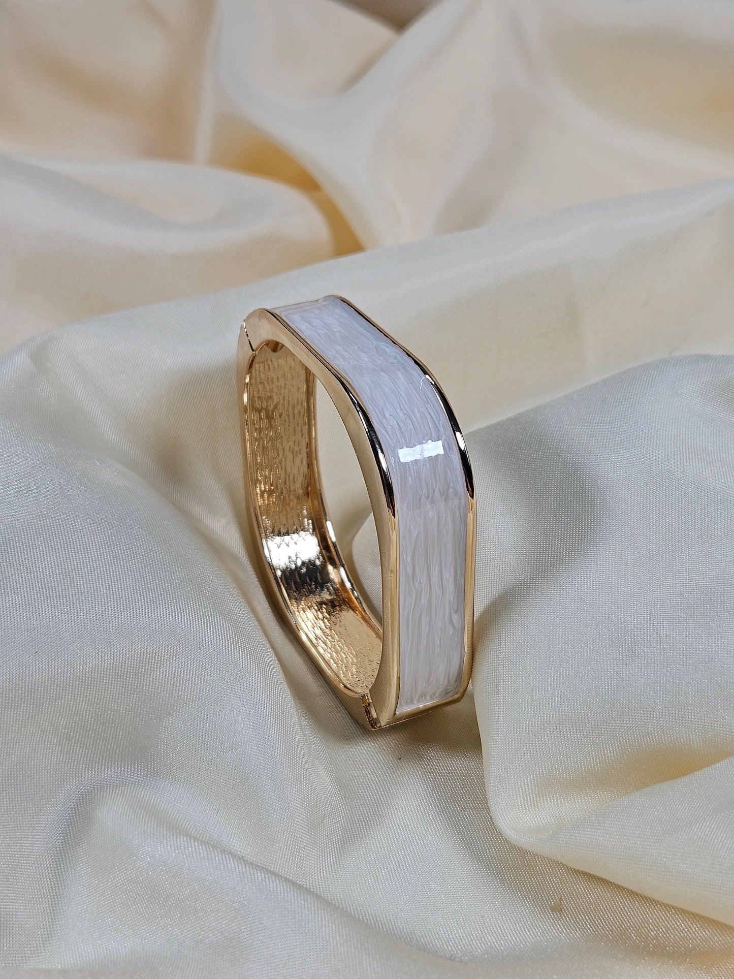 Ela Luxury Enamel Bracelet – Openable Size 2.2–2.8 | Waterproof, Sweat-Proof, Hypoallergenic, Anti Tarnish