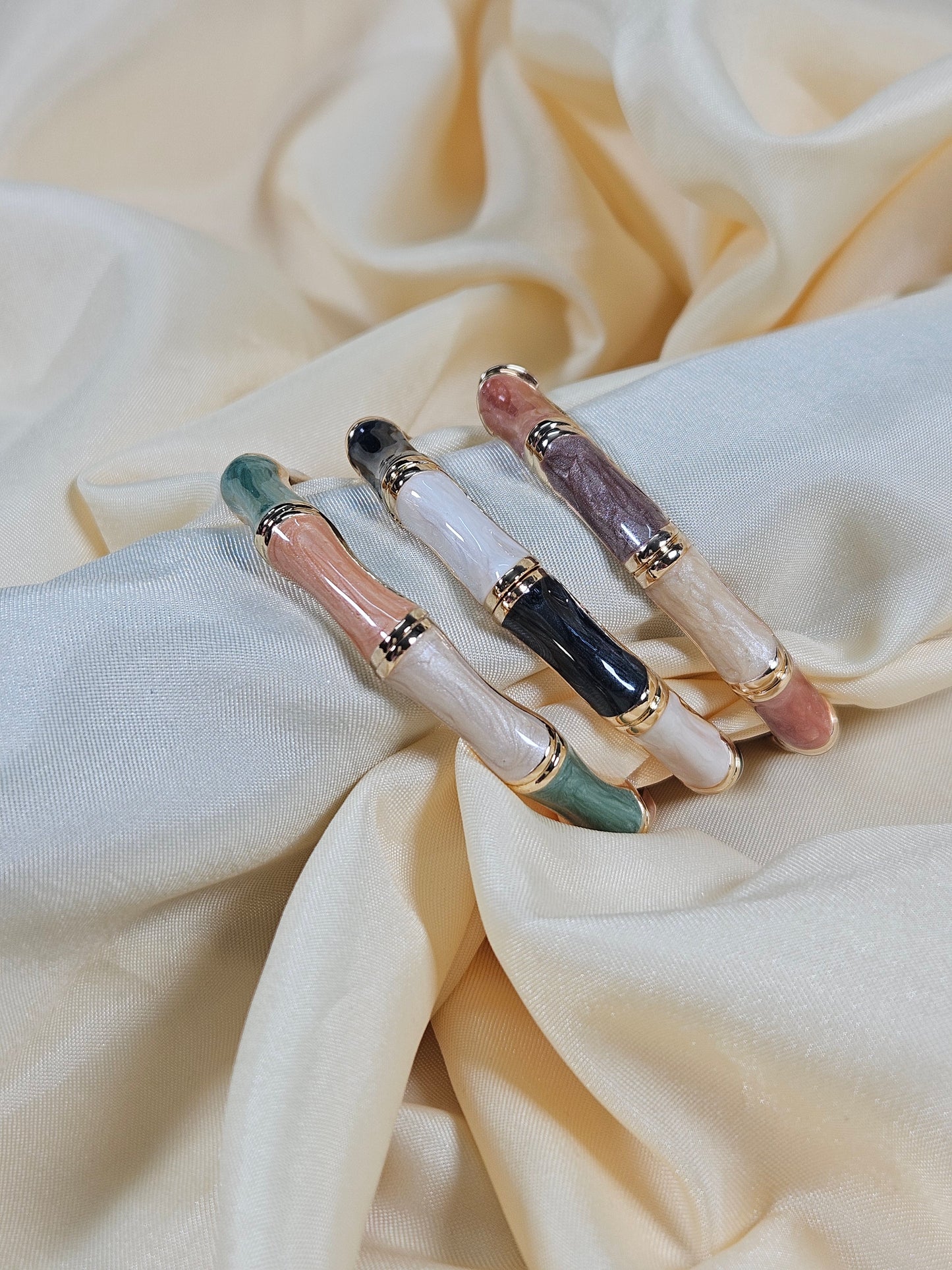 Maryam Luxury Enamel Bracelet – Openable Size 2.2–2.8 | Waterproof, Sweat-Proof, Hypoallergenic, Anti Tarnish