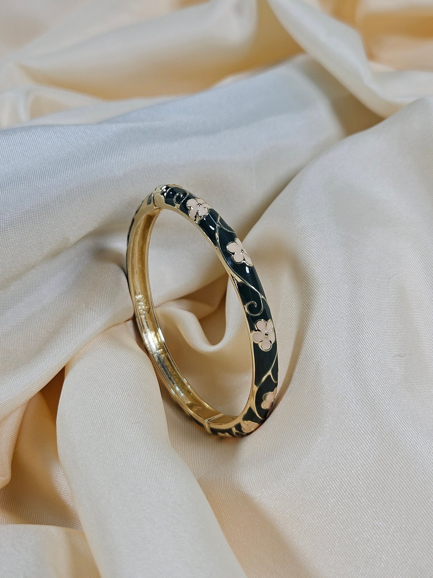 Sara Luxury Enamel Bracelet – Openable Size 2.2–2.8 | Waterproof, Sweat-Proof, Hypoallergenic, Anti Tarnish