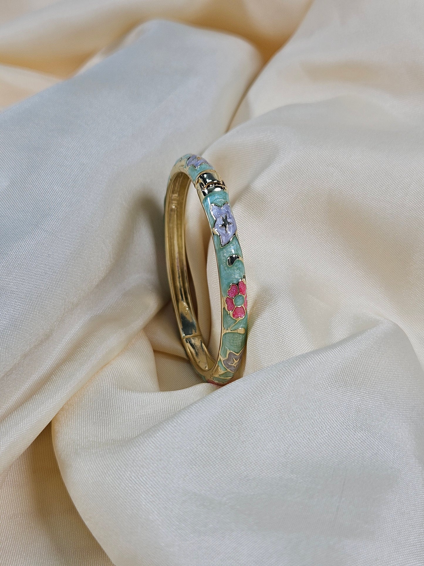 Zara Luxury Enamel Bracelet – Openable Size 2.2–2.8 | Waterproof, Sweat-Proof, Hypoallergenic, Anti Tarnish