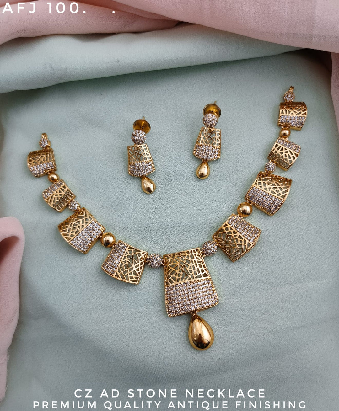 Komal Diamond Neckless Set