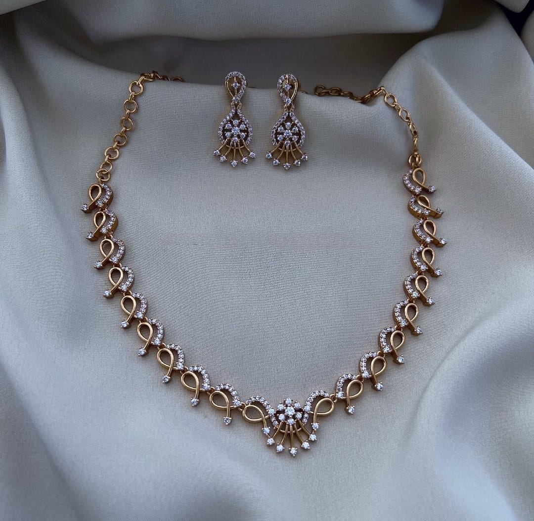 Mia Diamond Neckless Set
