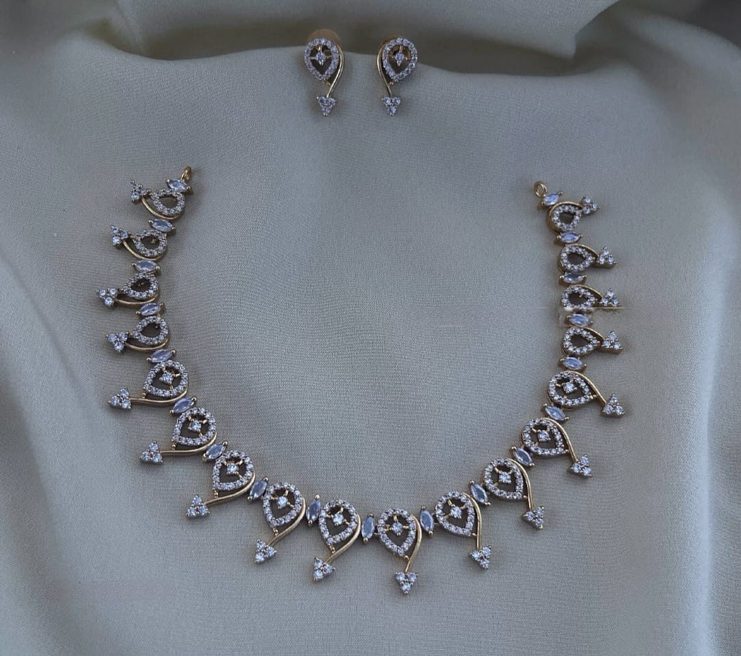 Morni Diamond Neckless Set