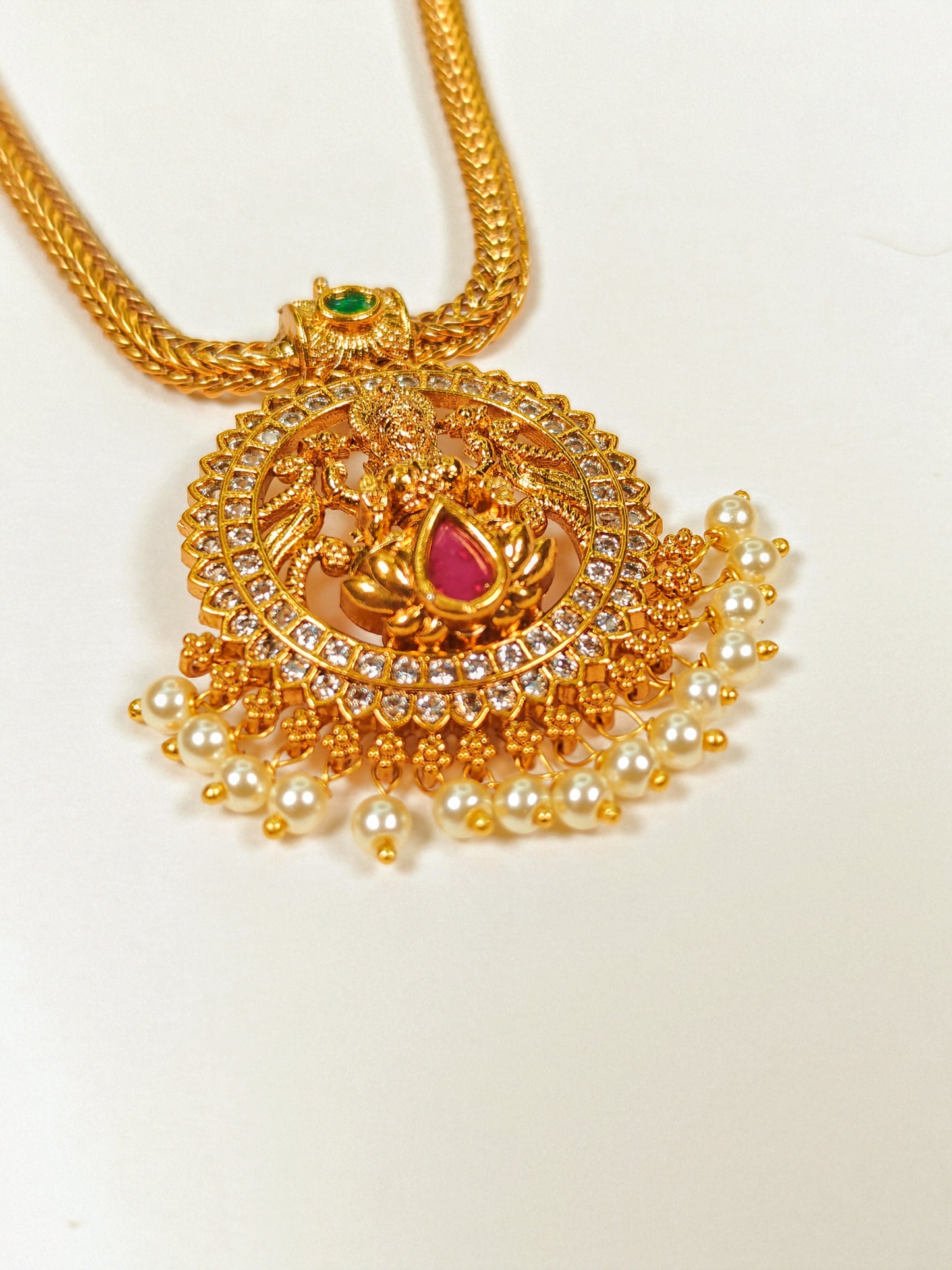Maithali Pendant Set