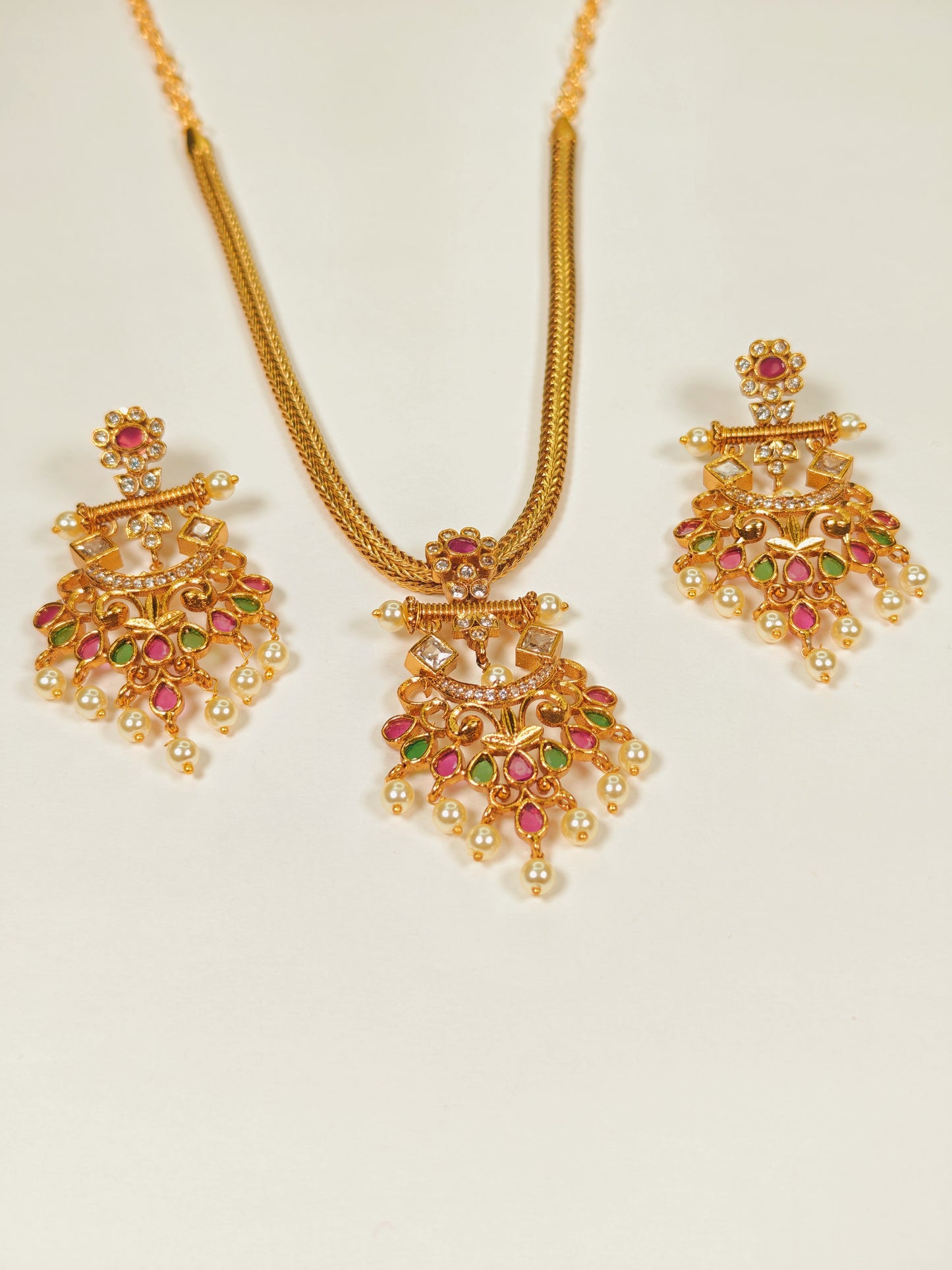 Malvika Pendant Set
