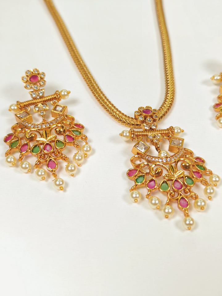 Malvika Pendant Set