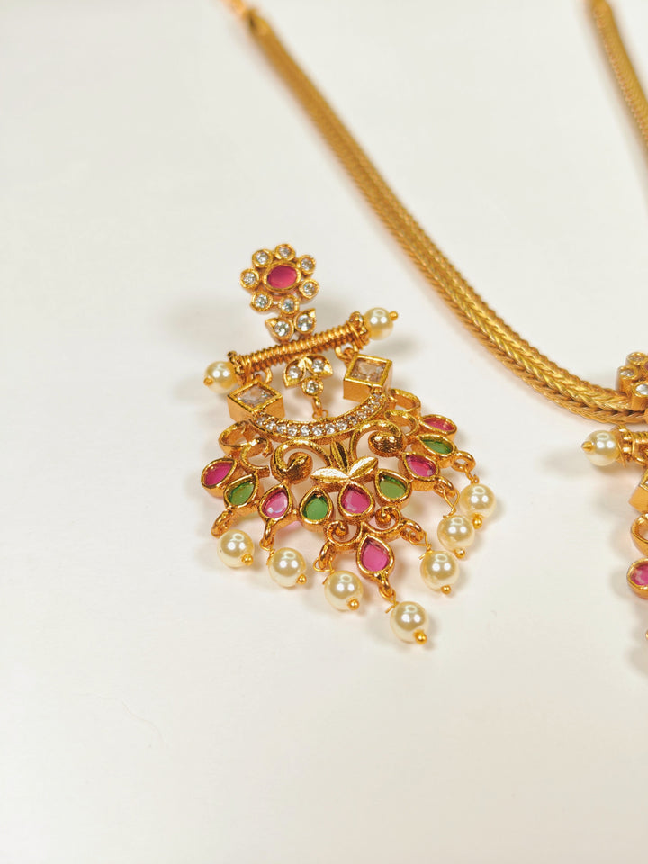 Malvika Pendant Set
