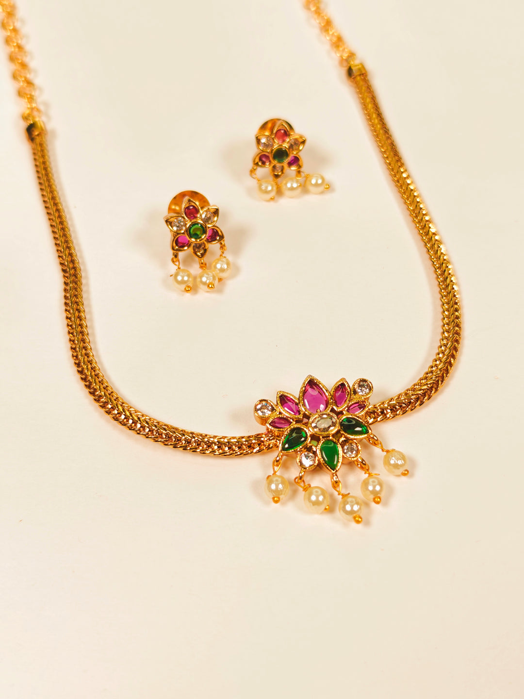 Evaarah Pendant Set