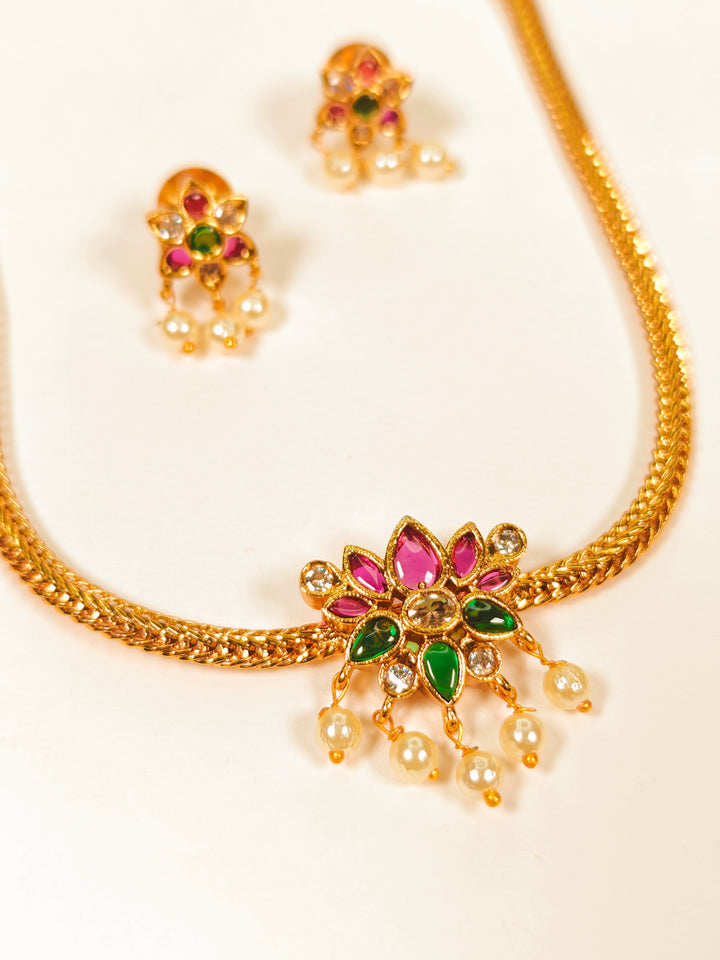 Evaarah Pendant Set