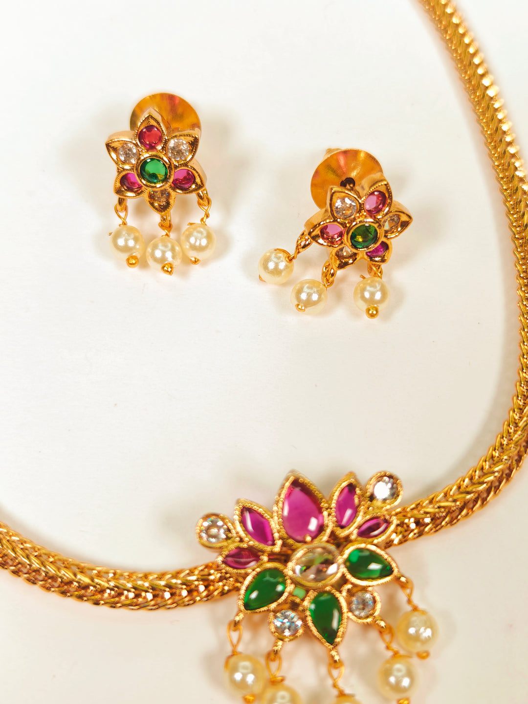 Evaarah Pendant Set