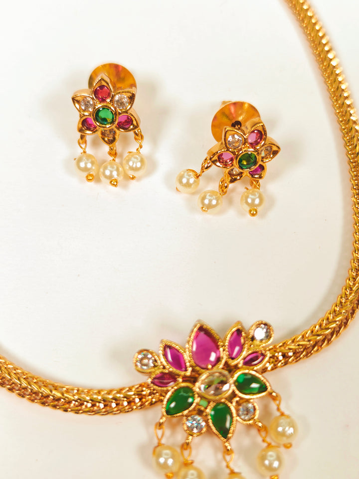 Evaarah Pendant Set