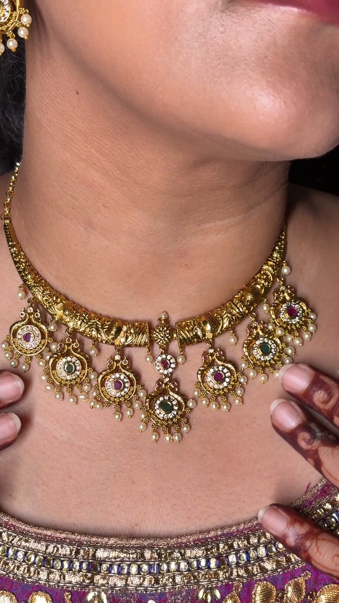 Mrunal Hasli Neckless Set