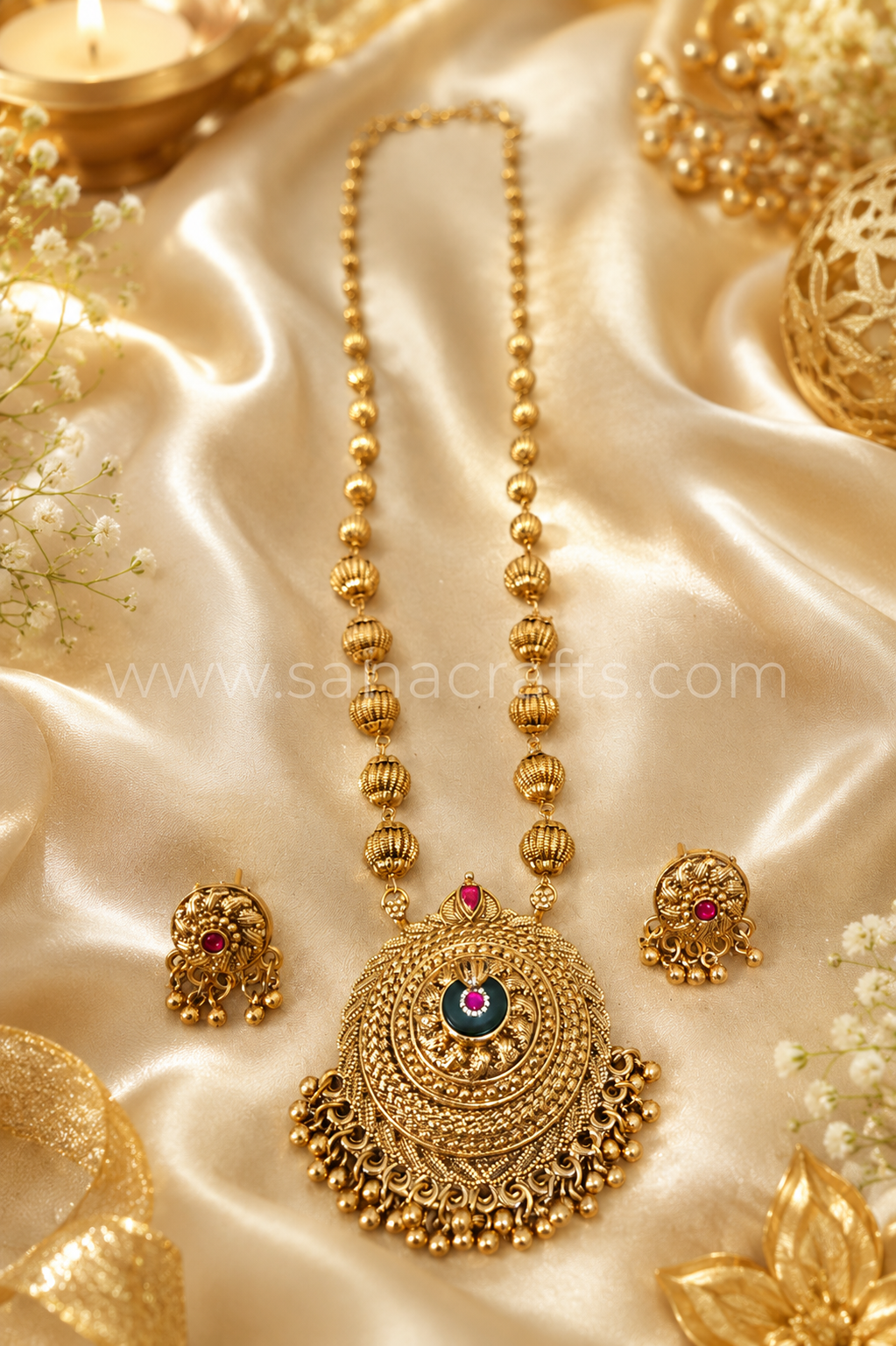 Gauri Pendant Set