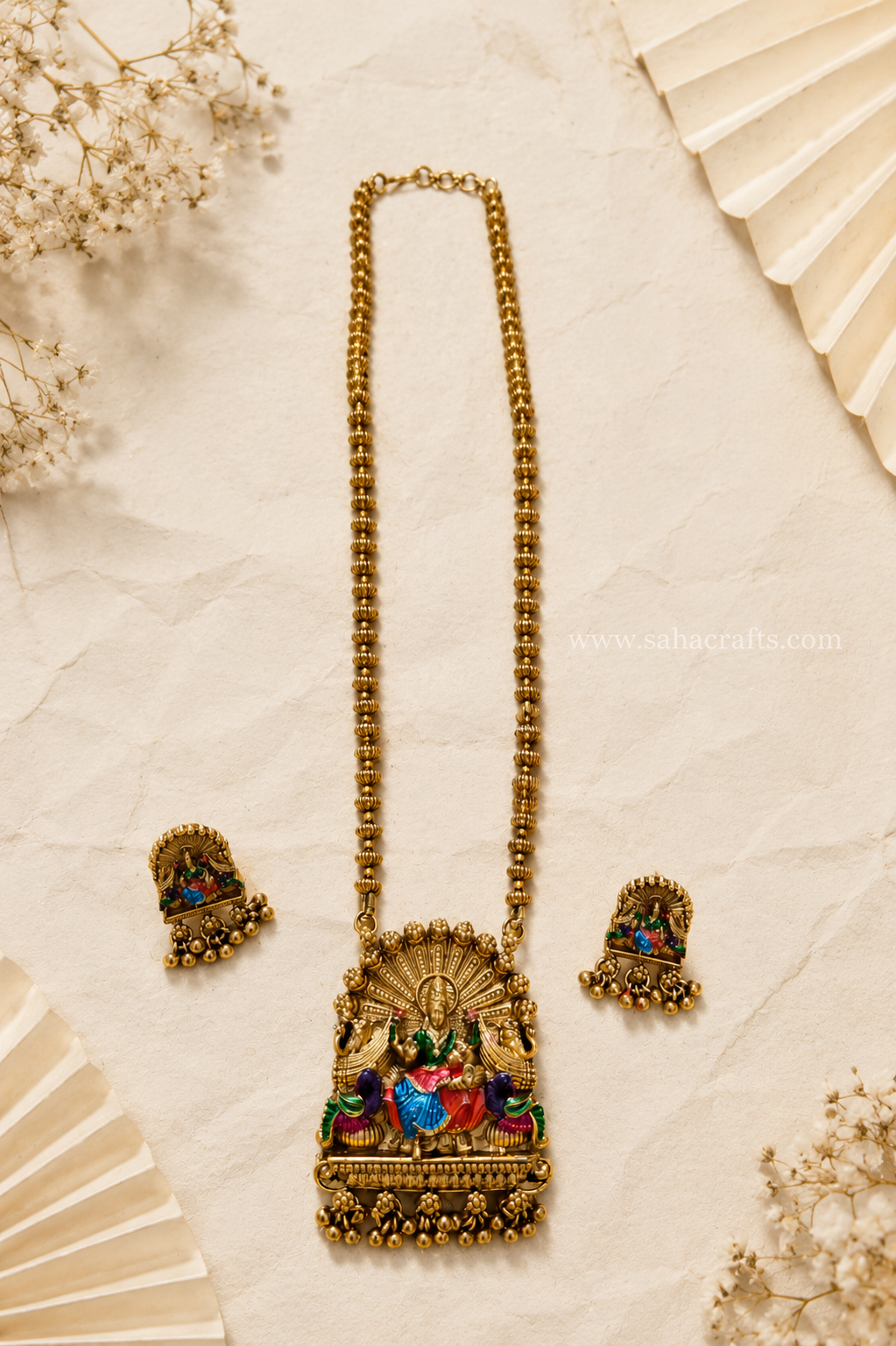 Lavaani Pendant Set