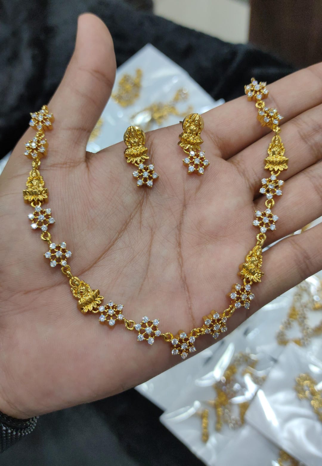 Devi Diamond Neckless Set