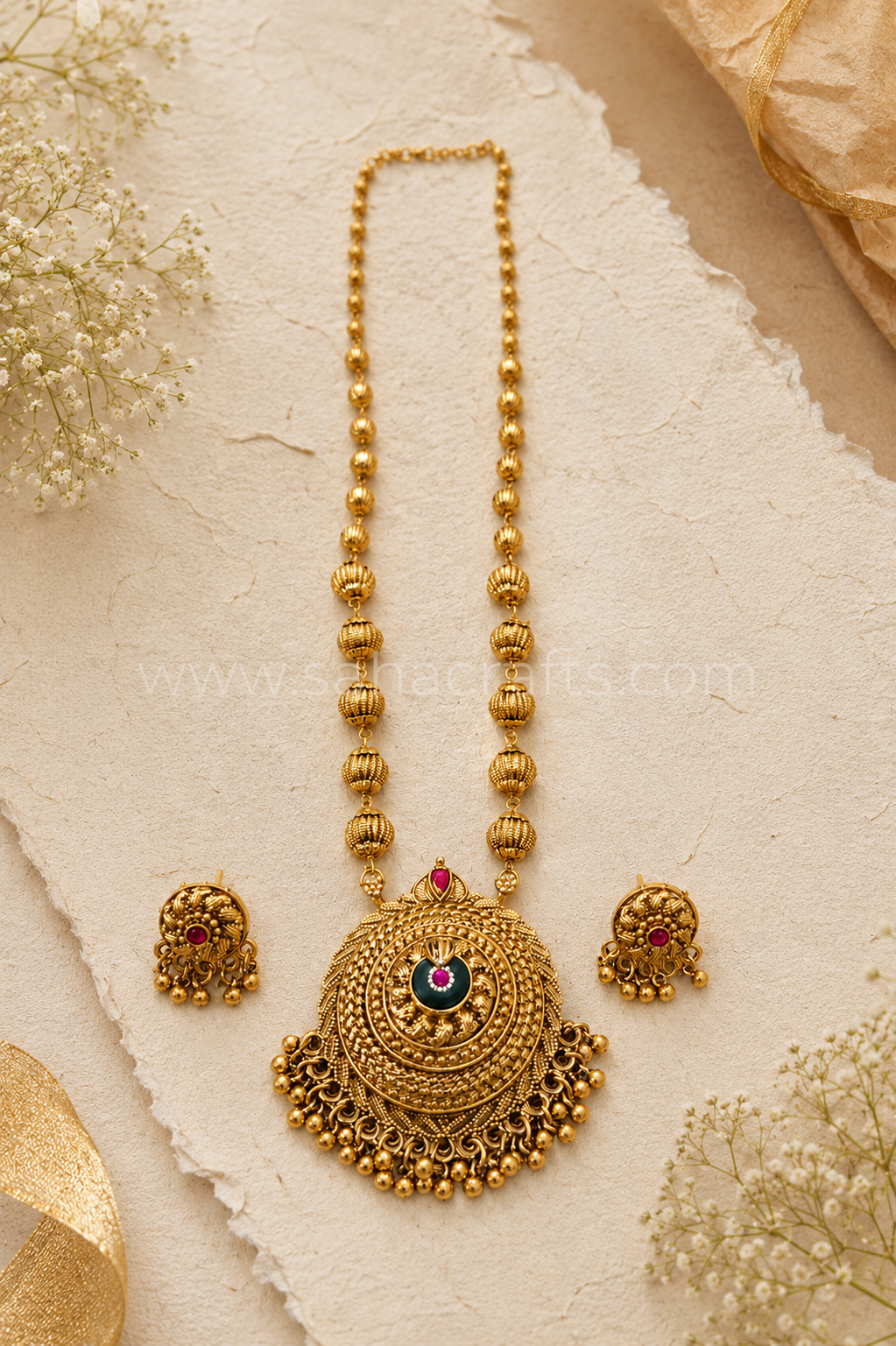 Gauri Pendant Set